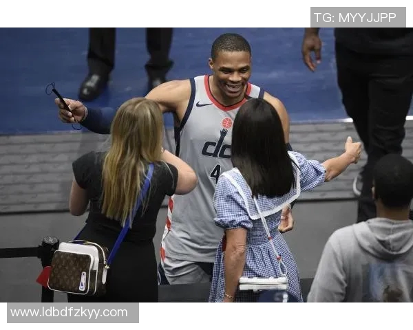 足球明星们纷纷退役后他们的传奇故事依然在球迷心中回响