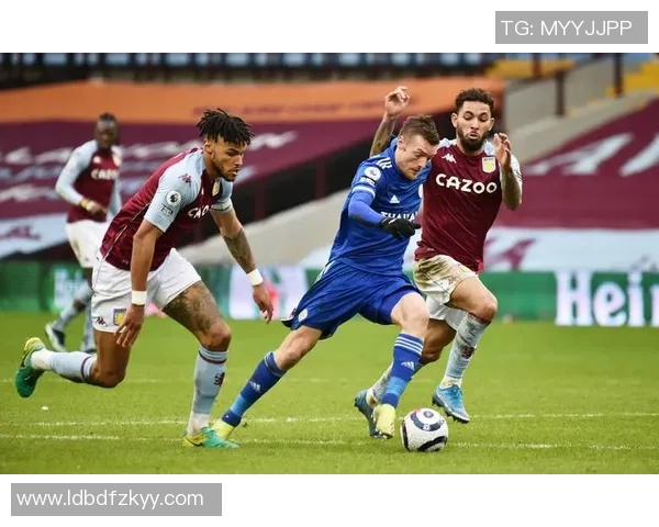 足球明星齐聚新疆乌鲁木齐共庆足球盛宴点燃热情与梦想